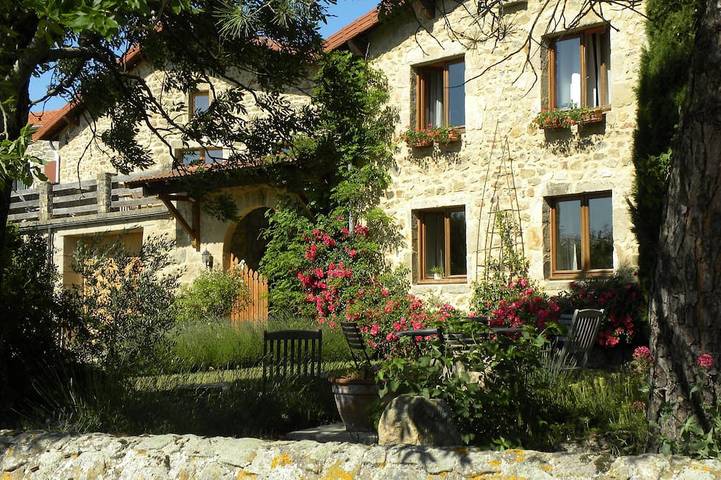 Maison de vacances pour 15 personnes, avec terrasse ainsi que jacuzzi et jardin