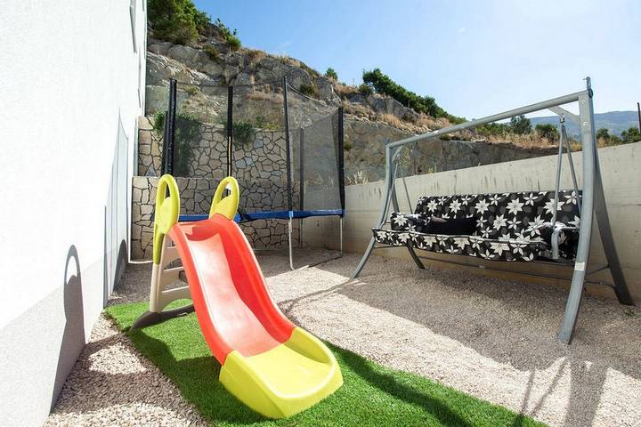 Ganze Wohnung, 3-Zimmer-Ferienwohnung mit Terrasse und Meerblick Podstrana, Split A-20835-a in Podstrana, Split-Dalmatien