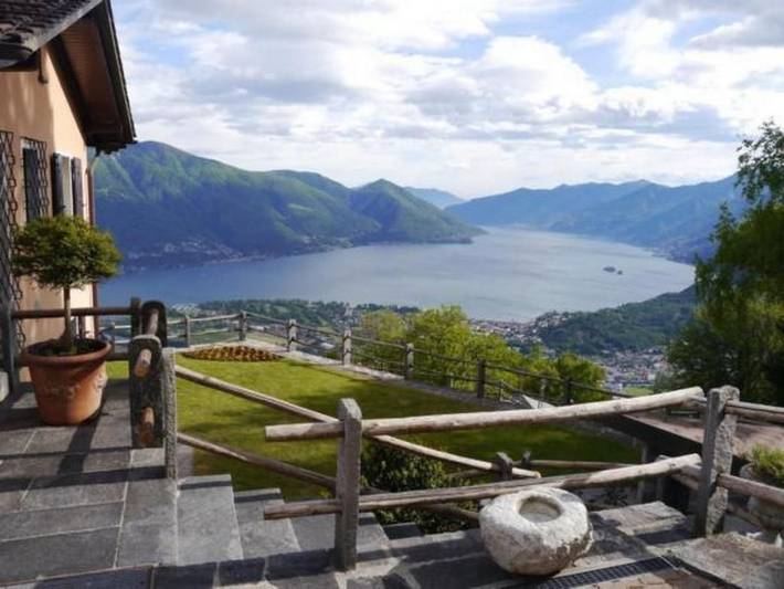 Ferienhaus für 6 Personen, mit Balkon und Terrasse sowie Garten und Sauna in Orselina