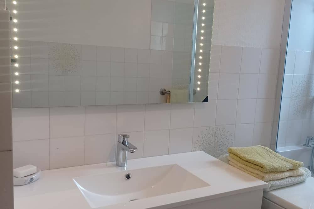 St Raphael Garden Villa very nice and quiet close to the beaches and Centre in Saint-Raphaël, Massif de l'Esterel