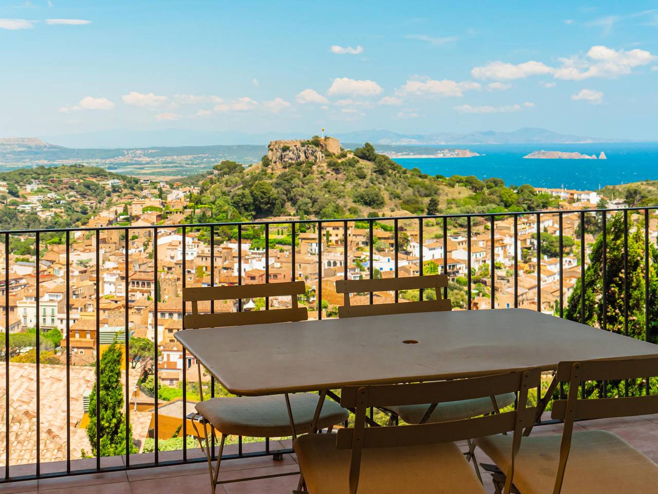 Appartement entier, Appartement au centre  avec des magnifiques vues sur Begur. in Begur, Costa Brava