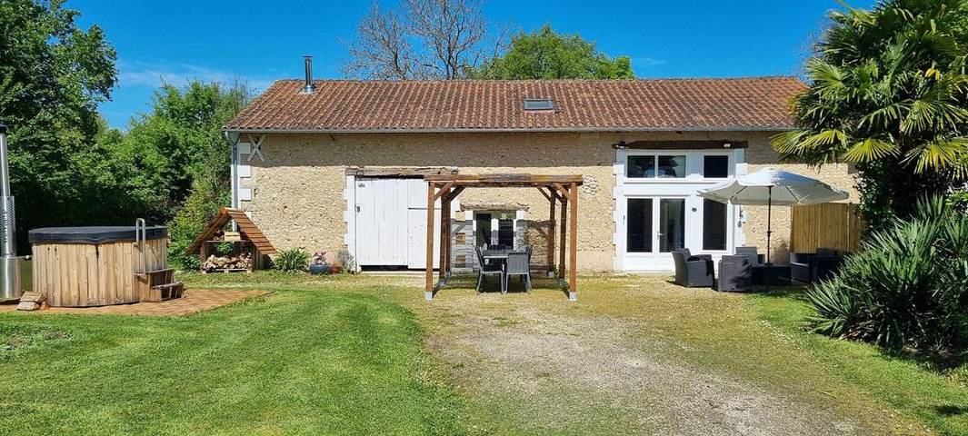 Location de vacances pour 10 personnes, avec sauna ainsi que jacuzzi et jardin, animaux acceptés à Ribérac - 4