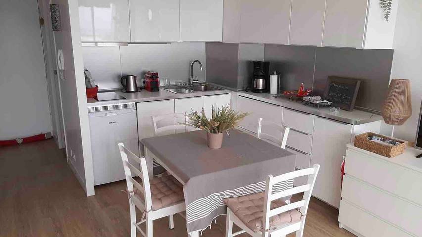 Hel enrumslägenhet, Apartment 'Carpe Diem' with Bassin View, Balcony and Wi-Fi in Arcachon, Arcachon region