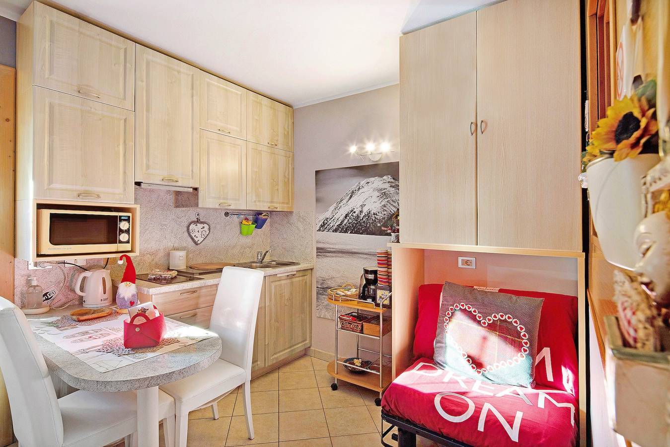 Appartamento intero, Baita del Sole Appartamento 2 con vista montagne, Wi-Fi, terrazza e giardino in Livigno, Valtellina