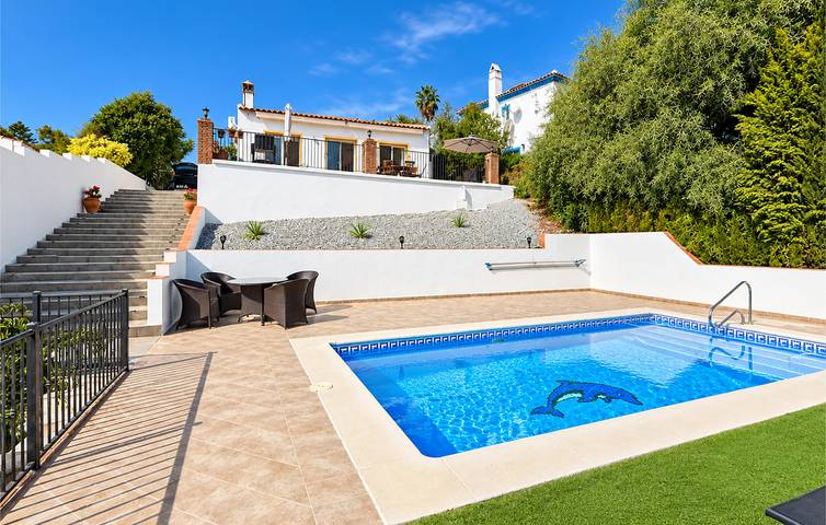 Spacious 150m² Apartment with Pool, WiFi, and Parking near Rio Salia in Viñuela, Málaga Province