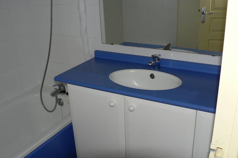 Air-conditioned cottage with swimming pool in the Gard provençal region in Gaujac, Nimes und Umgebung