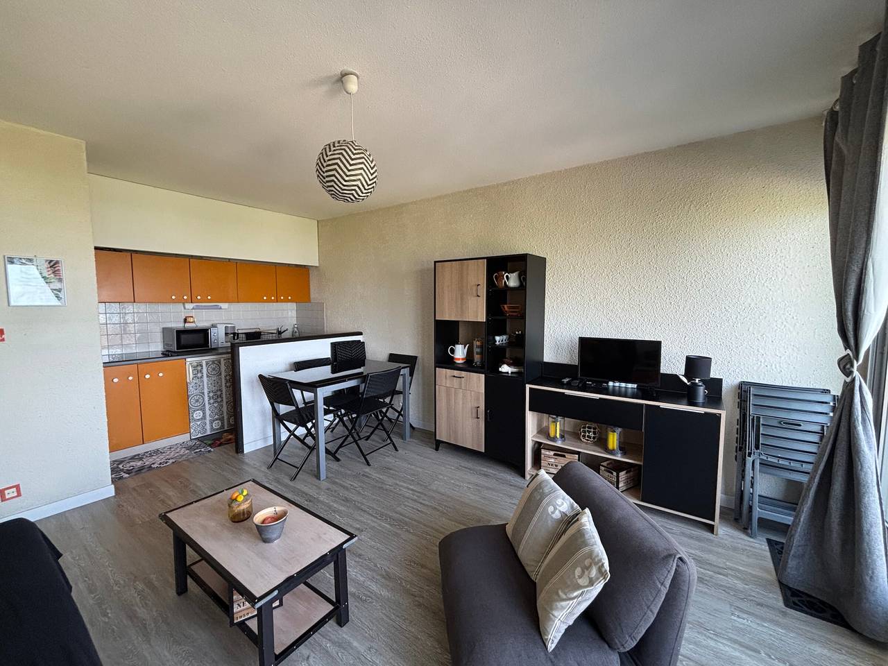 Ganze Wohnung, Biscarrosse Strand: 2-Zi-Wohnung mit Terrasse, Parkplatz, Meeresfront in Biscarrosse Plage, Biscarrosse