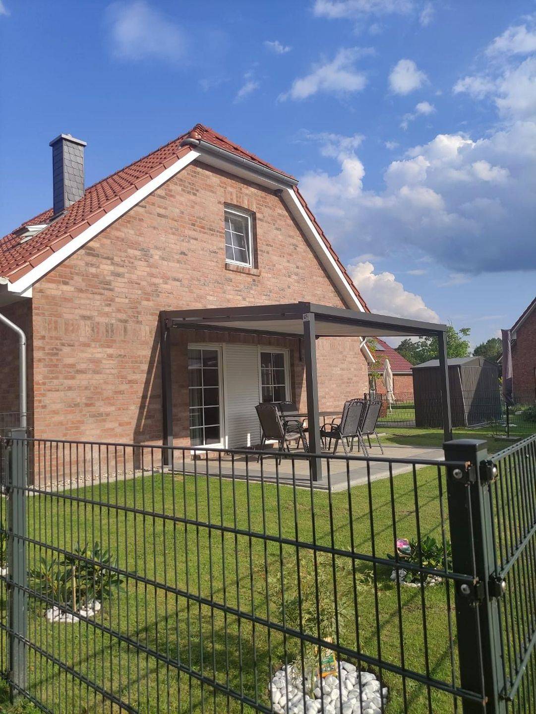 Hochwertiges 100qm Ferienhaus für 6 Pers. mit Kamin und Garten direkt am Deich in Hagermarsch, Landkreis Aurich