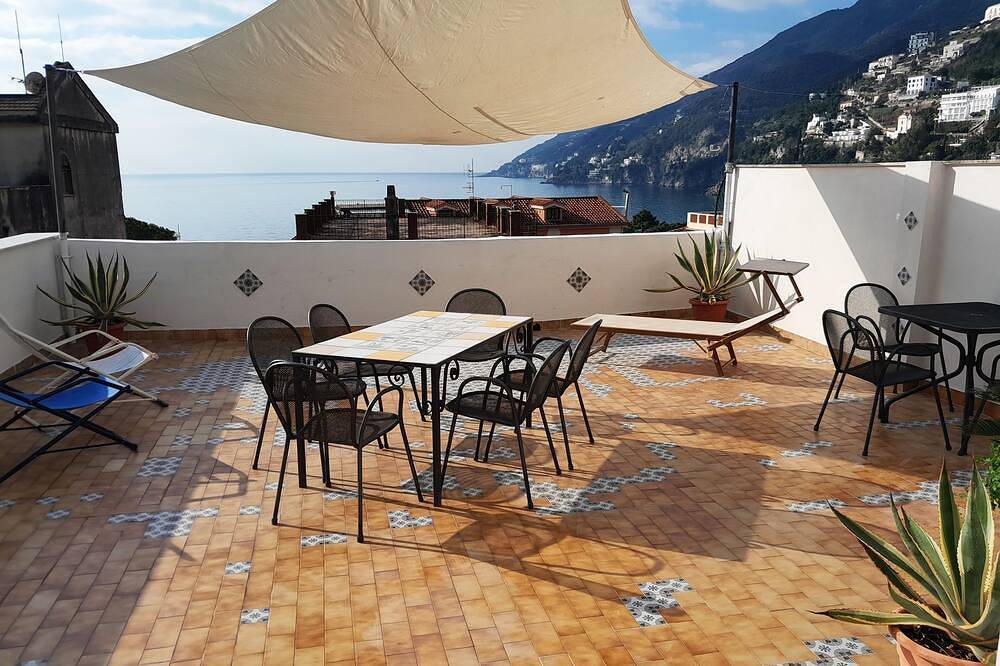 Apartamento entero, Casa Sebastian - with large seaview-terrace, only a few steps from the beach in Vietri sul Mare, Costa Amalfitana