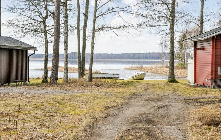 Hus för 4 Personer med terass in Vänern