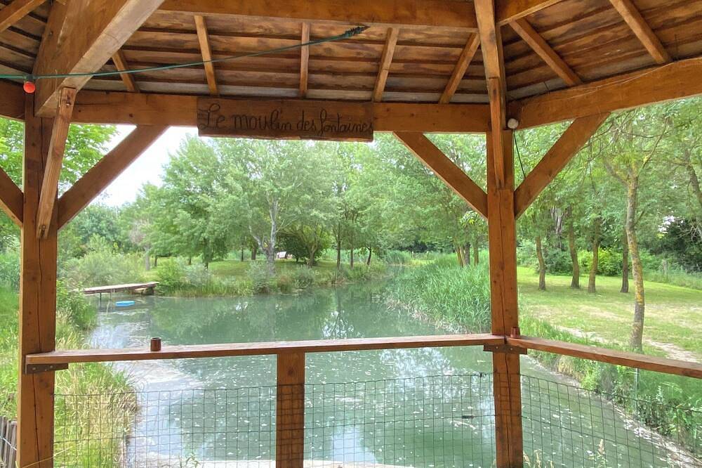 Chalet du Moulin des fontaines près du Pont du Gard in Saint-Paul-les-Fonts, Région de Nîmes