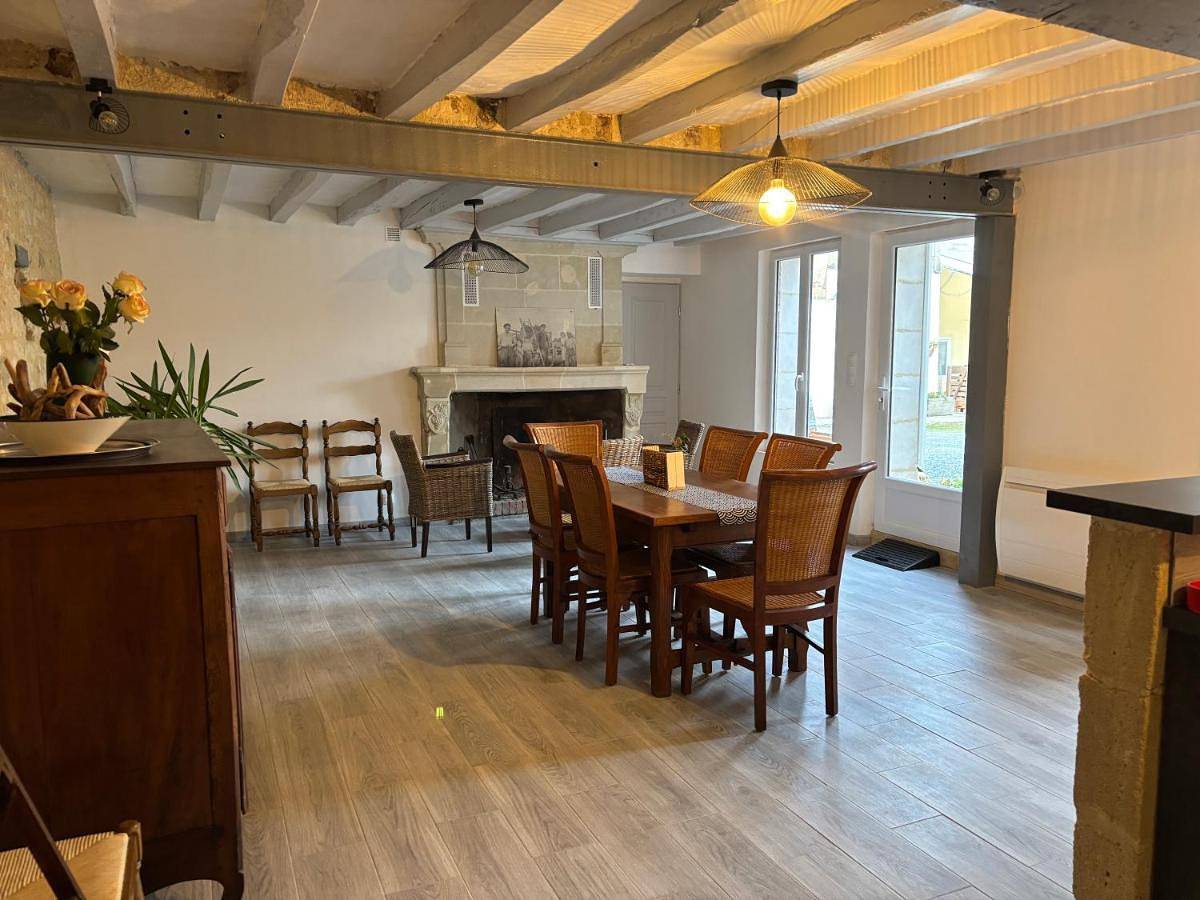 Three-Bedroom House in Les Verchers-sur-Layon, Vallée de la Loire