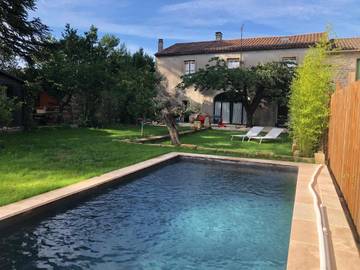 Gîte pour 7 personnes, avec piscine et jardin, animaux acceptés à Souvignargues