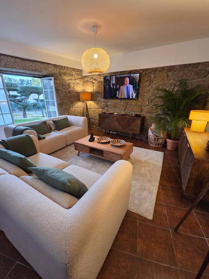 Location de vacances pour 14 personnes, avec vue ainsi que jardin et piscine, animaux acceptés dans Póvoa de Lanhoso - 4