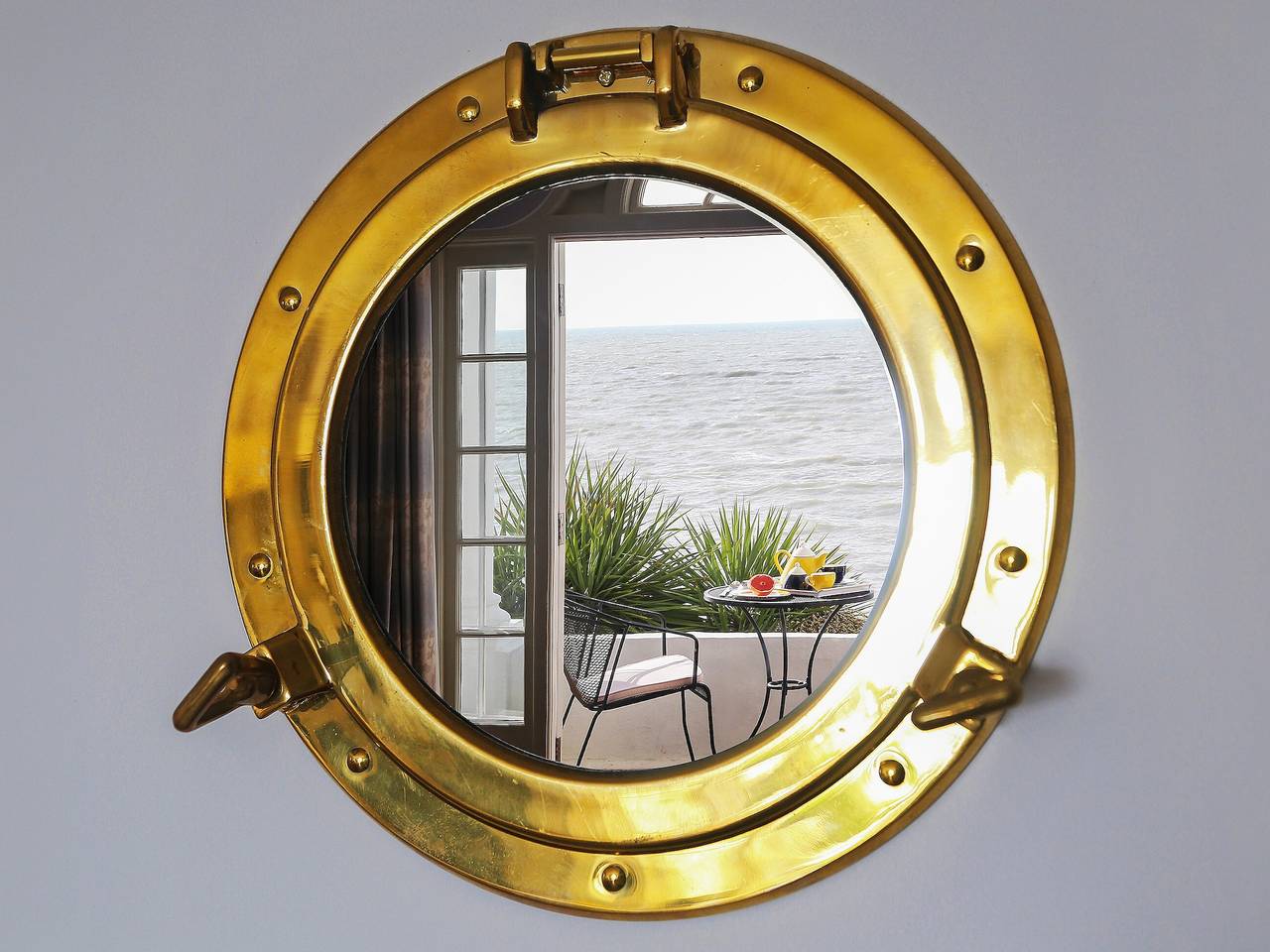 Seashore Apartment in Sandgate, Kent