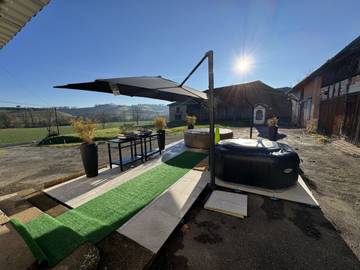 Gîte pour 30 personnes, avec jardin ainsi que jacuzzi et terrasse, animaux acceptés à Puymaurin