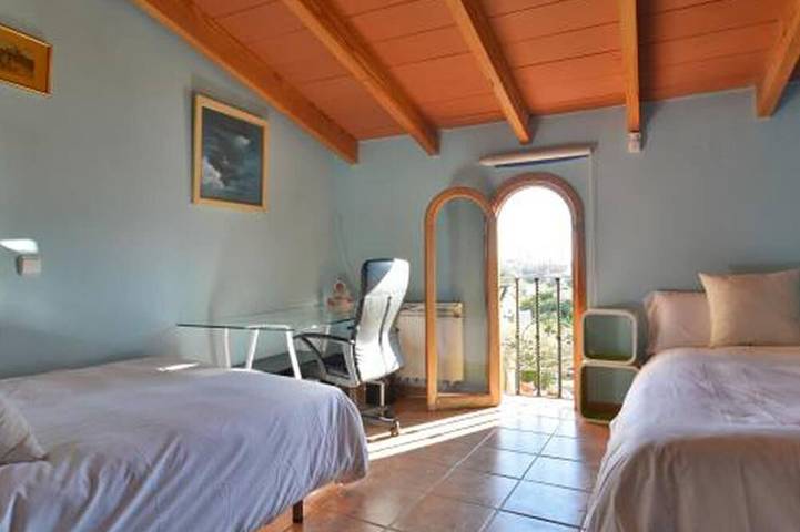 Villa für 8 Personen, mit Garten und Whirlpool sowie Balkon in Palma - 4