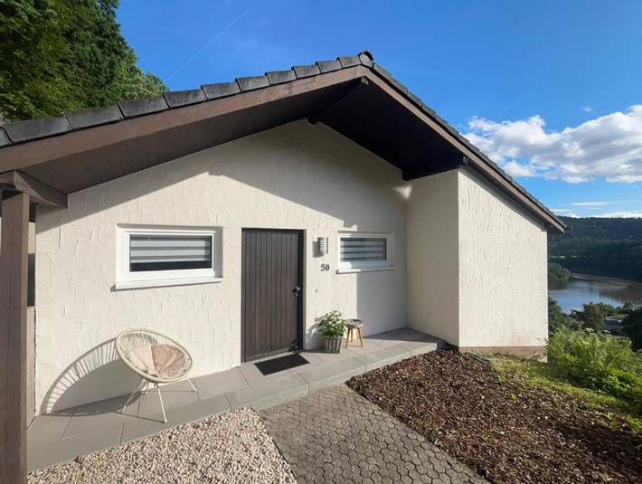 Ferienhaus für 5 Personen, mit Ausblick und Terrasse sowie Seeblick in Rheinland-Pfalz