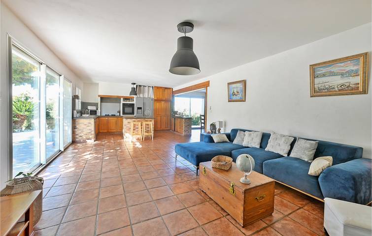 240qm Wohnung mit AC, Pool, Parkplatz & Internet bei Saint-Martin-de-Crau in Saint-Martin-de-Crau, Mittelmeerküste (Frankreich)