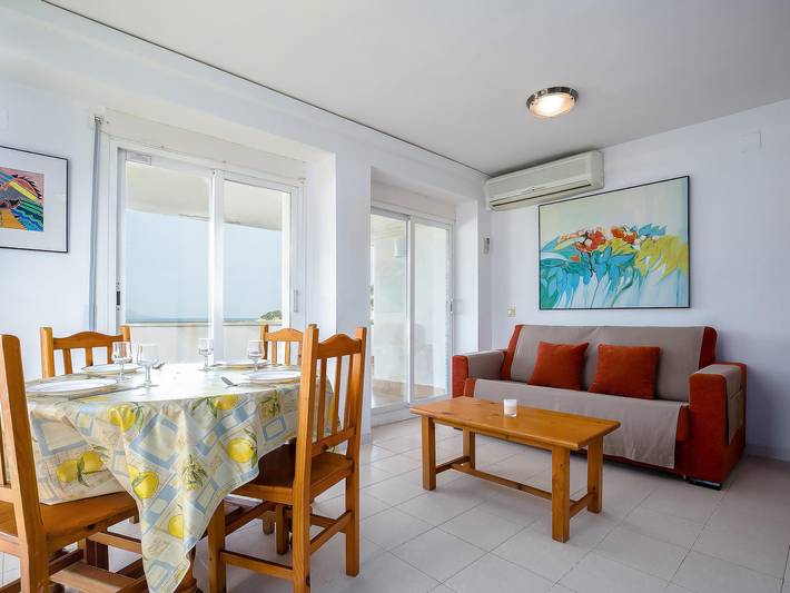 Entire apartment, Seafront Penthouse for 6 with Terrace and Shared Pool in el Port de la Selva, Upper Empordà