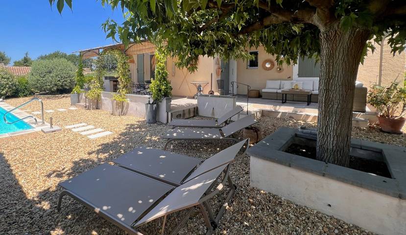 Gîte pour 4 personnes, avec jardin ainsi que terrasse et piscine à Oppède - 2