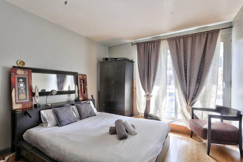 Entire apartment, 4 bedroom duplex in Paris in Neuilly-sur-Seine, Hauts-de-Seine