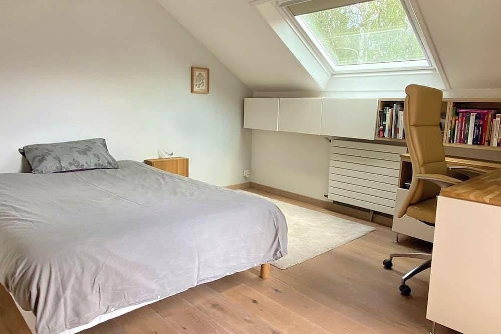 Modern house à 15 minutes away from Paris in Rueil-Malmaison, Altos del Sena
