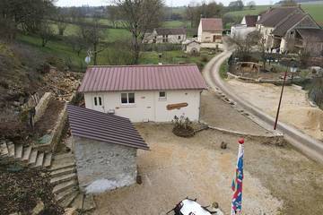 Gîte pour 7 personnes, avec terrasse et jardin à Brosses