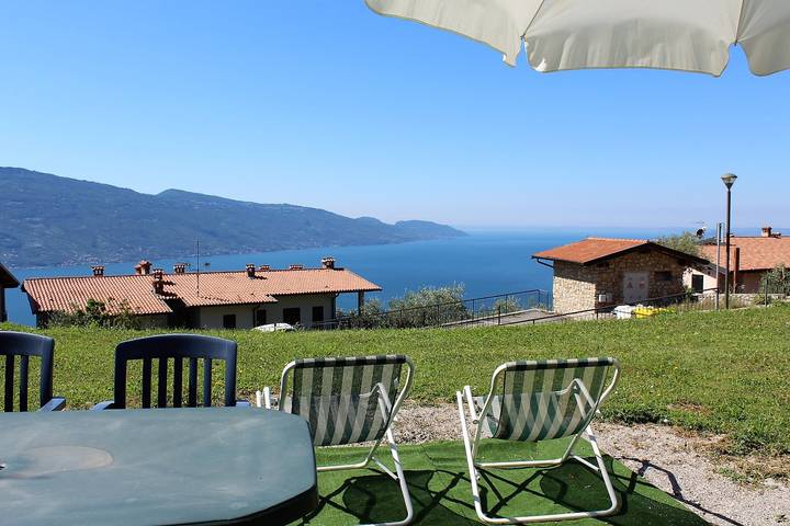 Ferienwohnung für 7 Personen, mit Balkon und Garten sowie Seeblick in Tignale