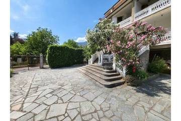 Gîte pour 9 personnes, avec jardin et balcon à Bussolin