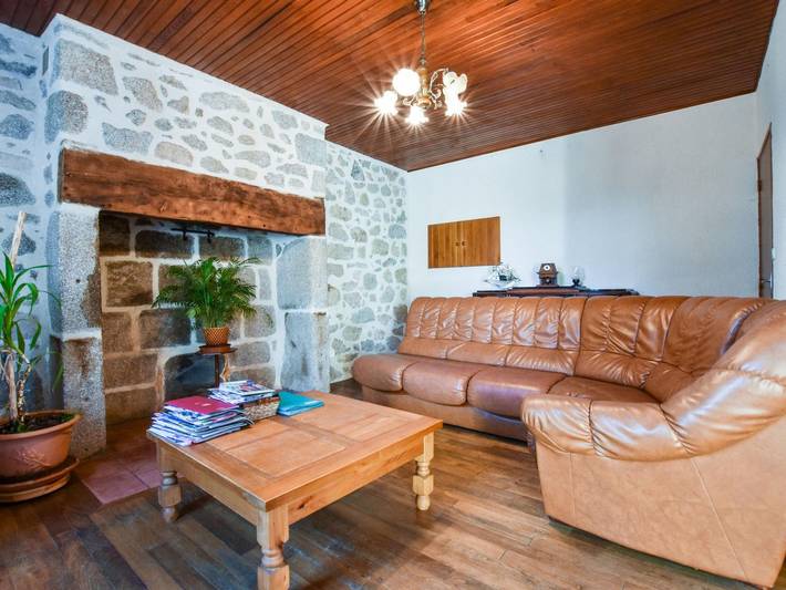 Location de vacances pour 6 personnes, avec Terrasse et Jardin à Sénezergues