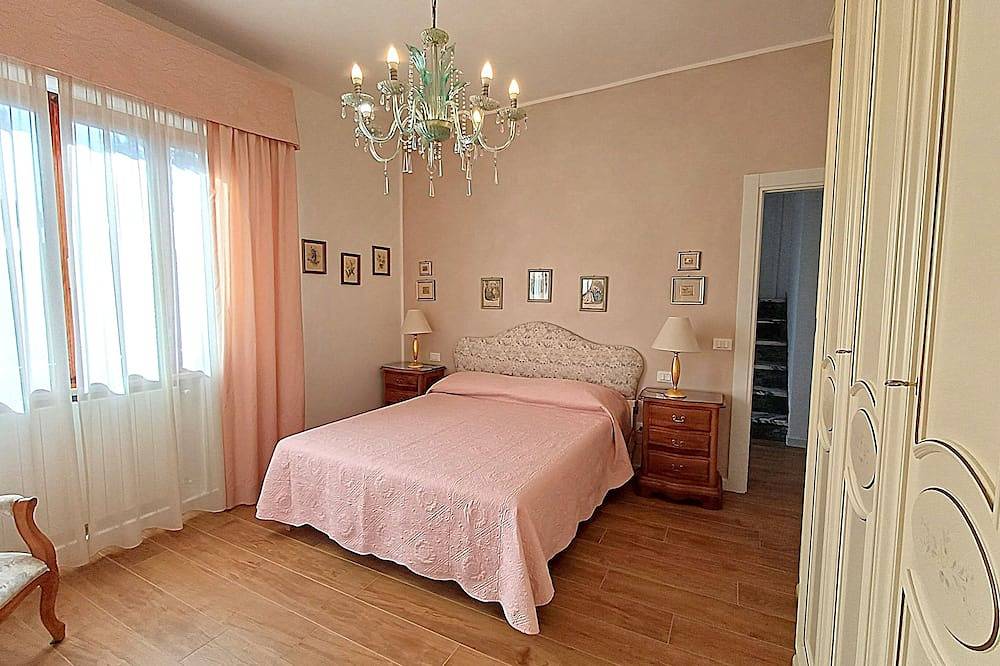Schöne Villa mit Garten in Forte dei Marmi 400 m vom Meer, Wi-Fi, Klimaanlage in Forte dei Marmi, Italienische Riviera