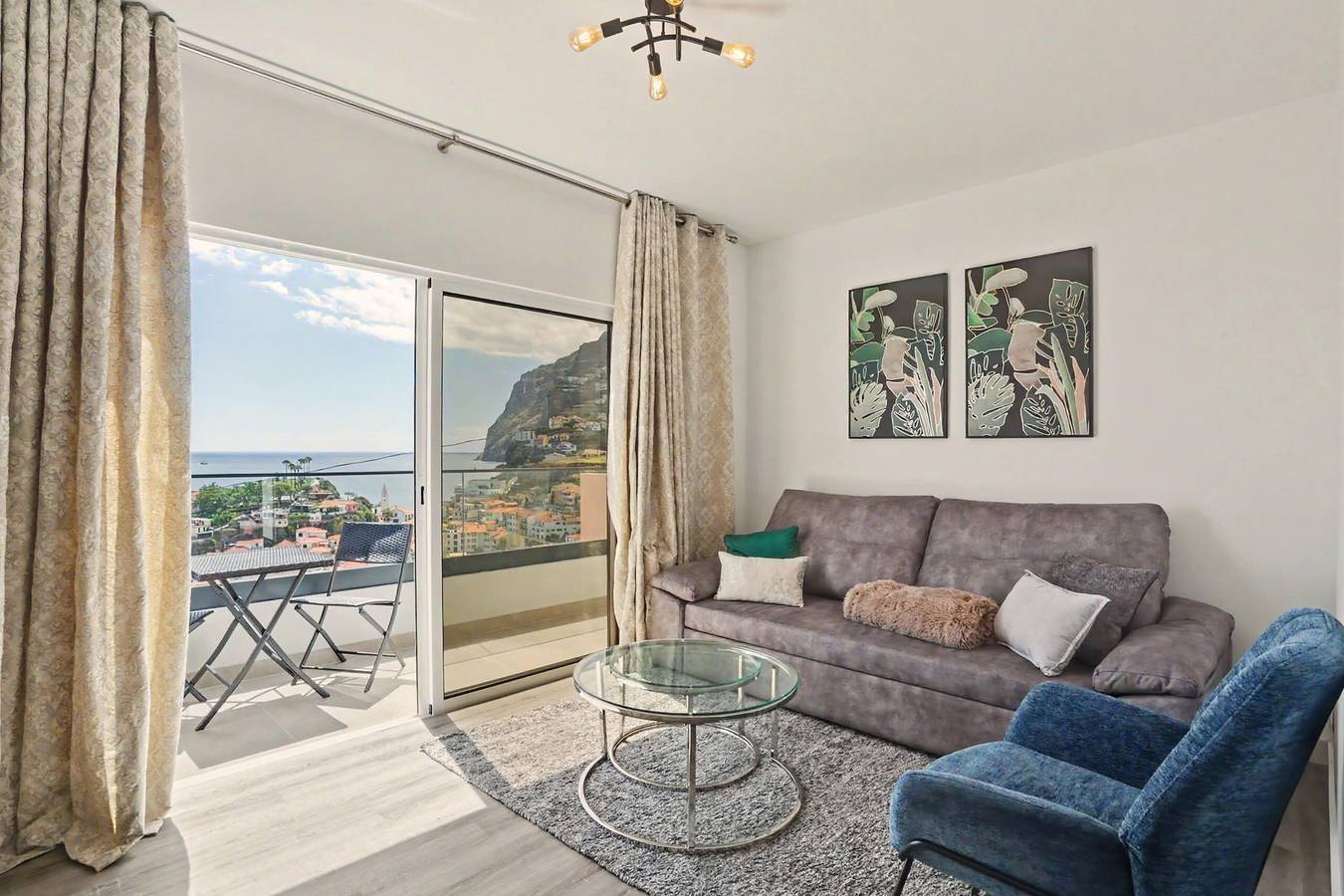 Ferienhaus 'Lobo's House' mit Meerblick, privater Terrasse und Wlan in Câmara de Lobos, Madeira
