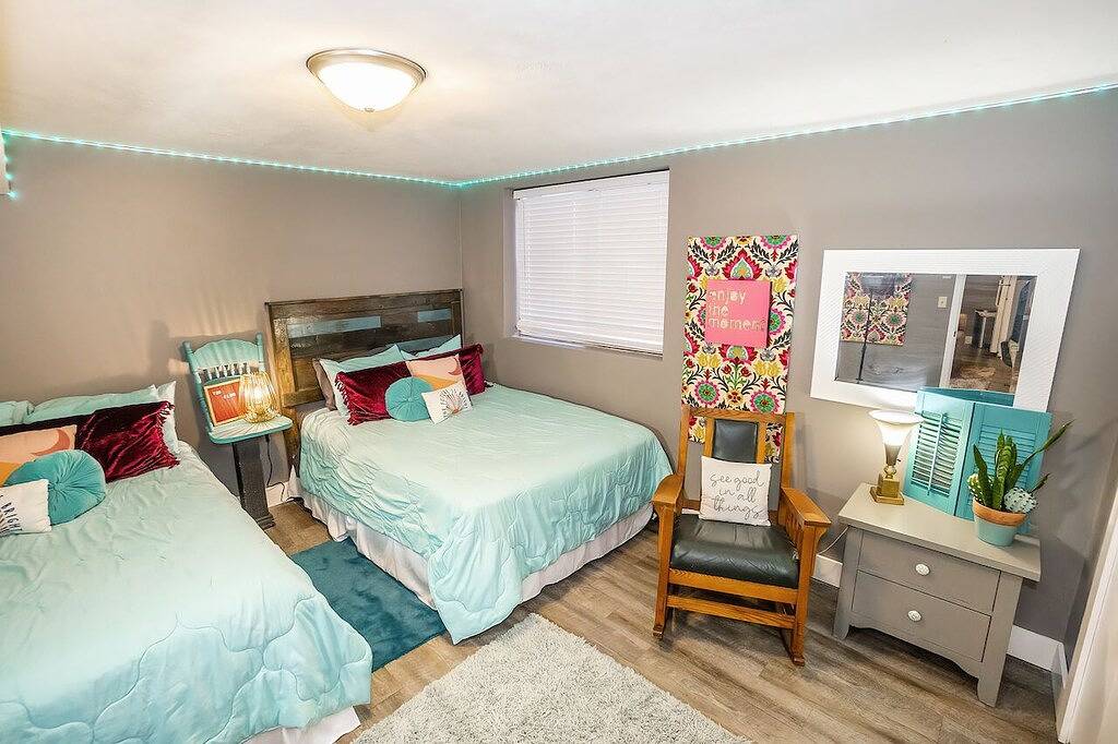 Großes Haus, zentral gelegen, nur wenige Minuten von allem entfernt. Schlaf 19-22 bequem in Lancaster County (NE)