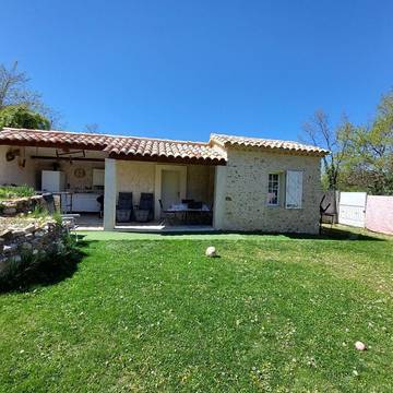 Maison de campagne pour 2 personnes, avec piscine ainsi que bassin pour enfant et jardin à Riez