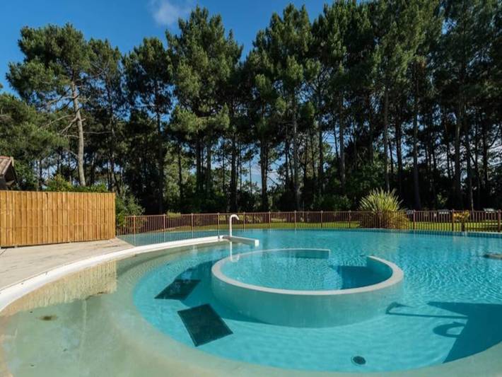 Gîte pour 6 personnes, avec piscine et jardin, adapté aux familles dans Golf de la Méjanne - 4
