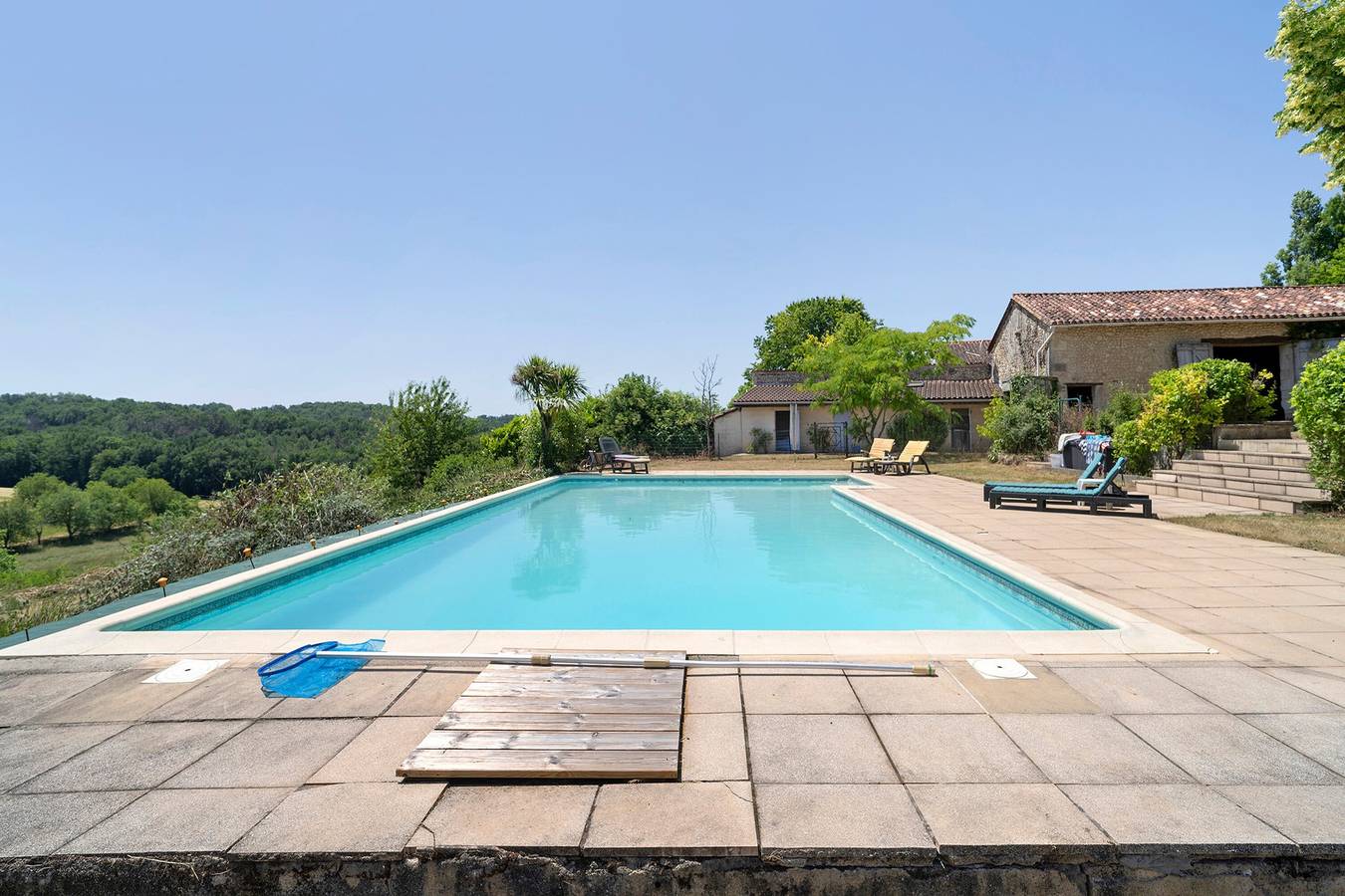 Villa Espérance – Familievilla met zwembad en uitzicht op het Périgordse platteland in Grand-Brassac, Périgord Vert