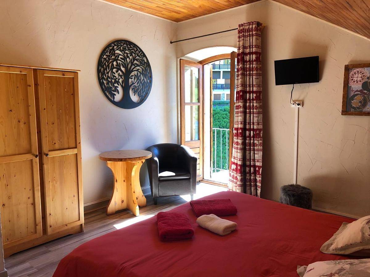 Double Room with Shared Bathroom in Vars, Région de Briançon