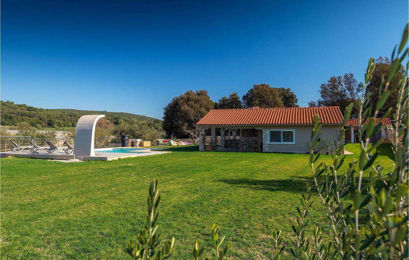 Spacieux appartement de 2 chambres avec piscine, Wi-Fi et parking, à 2,5 km de la plage d'Amarin in Rovinj, Région de Rovinj