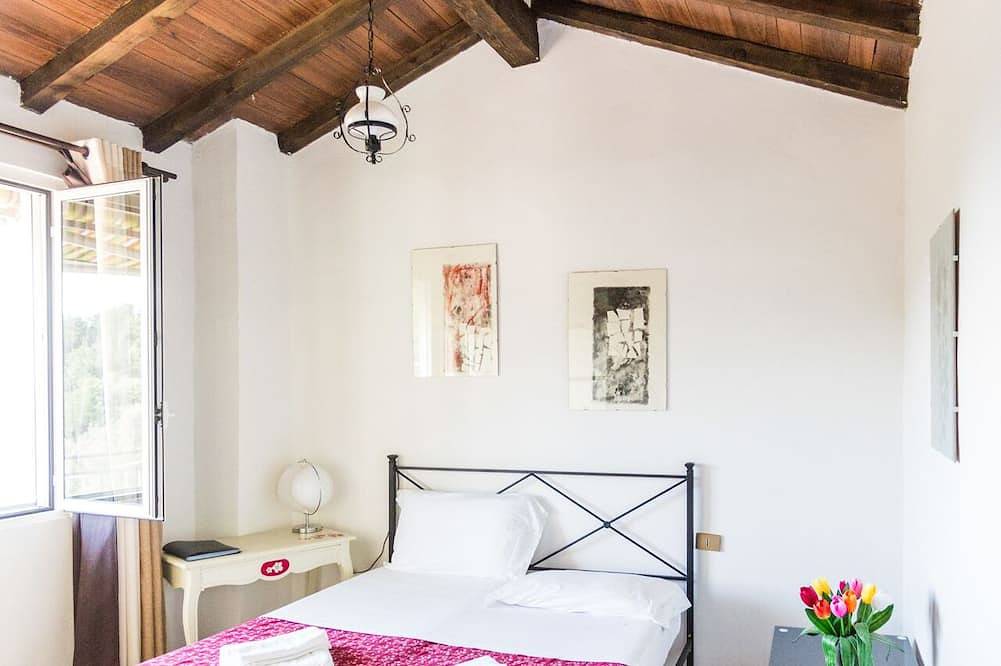 Geheel appartement, Appartement La Fenice, Cristina Boerderij, huis op het platteland, prachtig uitzicht in Castelnuovo Magra, Italiaanse Rivièra