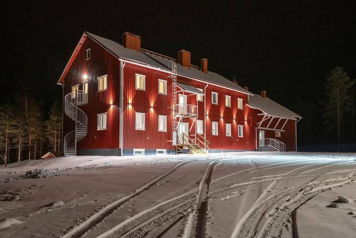 Maison d’hôte pour 6 personnes, avec vue et terrasse ainsi que sauna et vue sur le lac, animaux acceptés dans Laponie