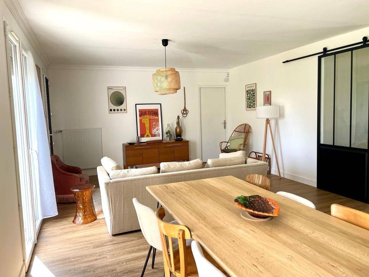 Five-Bedroom House in Sainte-Luce-sur-Loire, Région de Nantes