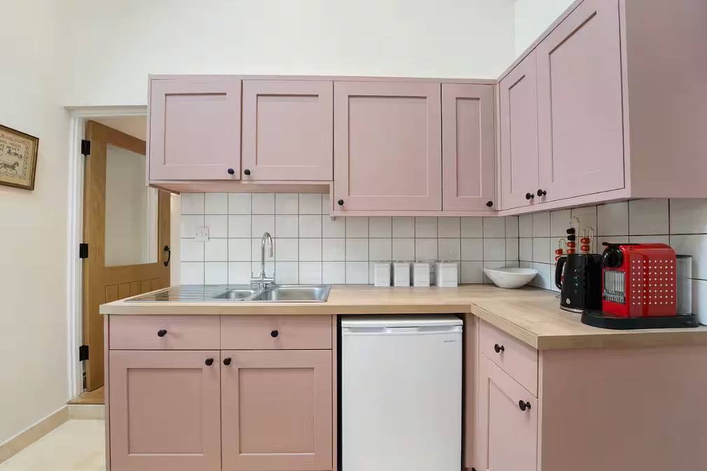 Wisteria Lodge - beautiful countryside retreat in Bekesbourne with Patrixbourne, Kent
