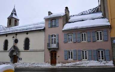 Location de vacances pour 27 personnes, avec jardin et vue, animaux acceptés dans Office De Tourisme De Bareges