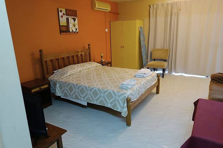 Gîte pour 2 personnes, avec piscine ainsi que terrasse et jardin dans Πισσούρι - 4