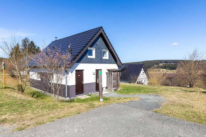 Bungalow voor 8 personen, met balkon/terras en terras in Sauerland