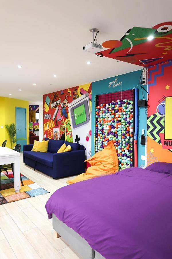 Appartement entier, Capsule 90's - Balnéo - Sauna - Flipper - Billard - Netflix - Nintendo Switch & Jeux - in Mons (Hennegau), Hainaut
