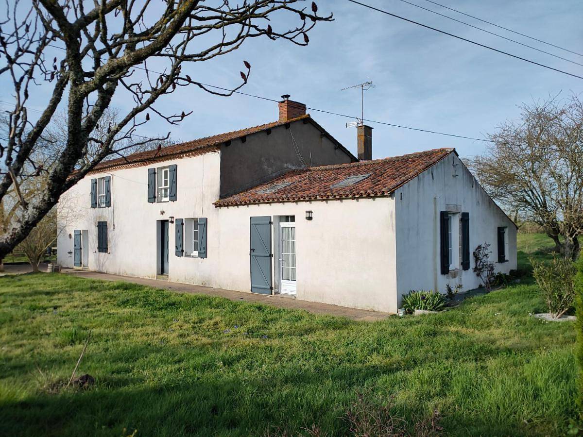 Two-Bedroom House in Chantonnay, Région de La Roche-sur-Yon