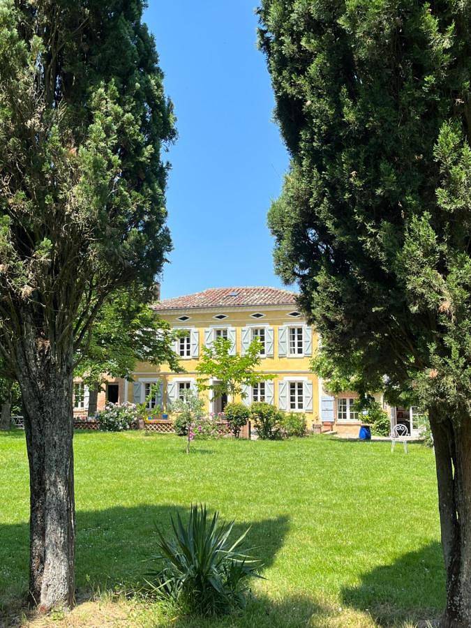 Chambre d’hôte pour 3 personnes, avec piscine ainsi que vue et jardin, adapté aux familles à Azas