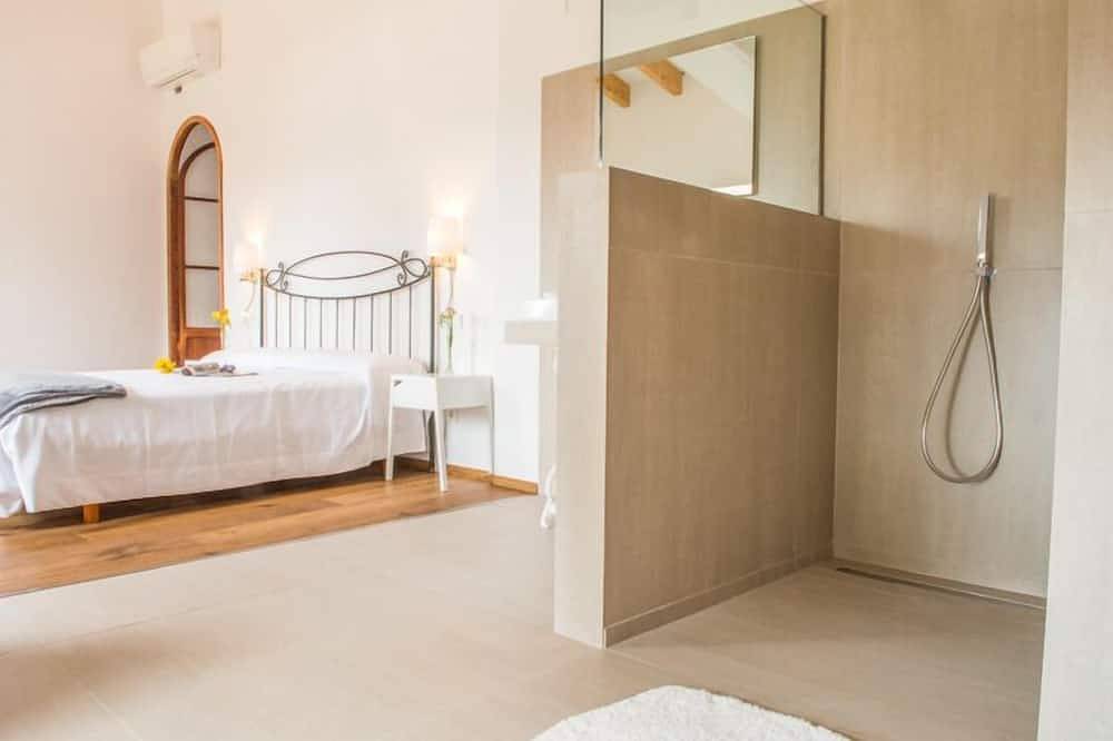 Typical country property with Yacuzzi pool and large outdoor area in Porreres, South Majorca